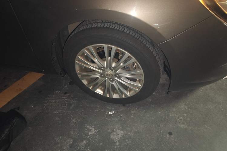 Used Buick GT 2015 15N Automatic Deluxe Edition Right Front Wheel Hub