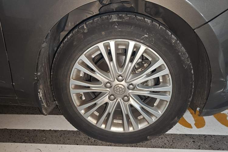 Used Buick GT 2015 18T Dual-Clutch Elite Model Right Front Wheel Hub