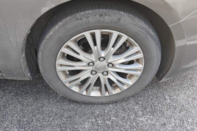 Used Buick GT 2015 15N Automatic Deluxe Edition Right Front Wheel Hub