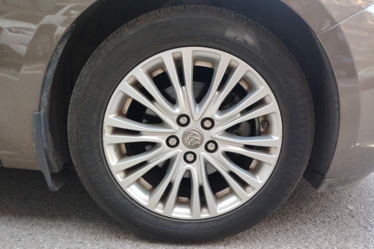 Used Buick GT 2015 15N Automatic Elite Version Right Front Wheel Hub
