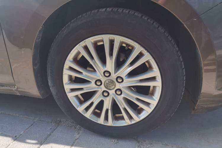 Used Buick GT 2015 15N Automatic Elite Version Right Front Wheel Hub