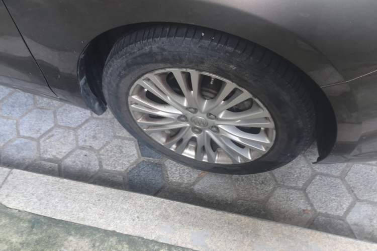 Used Buick GT 2015 15N Automatic Elite Version Right Front Wheel Hub