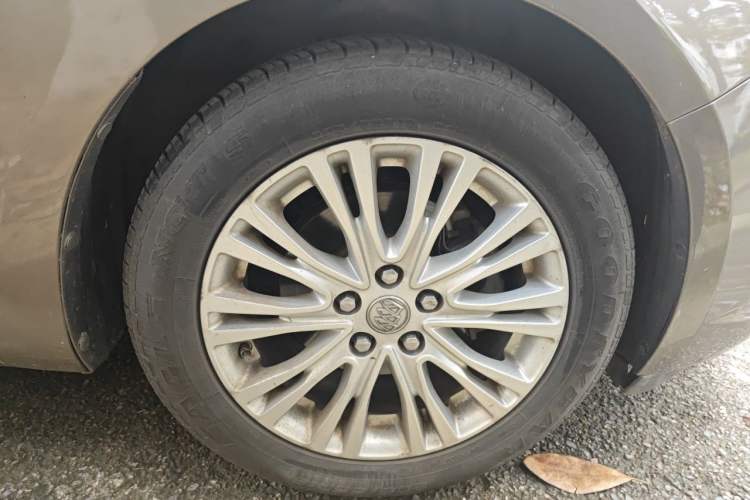 Used Buick GT 2015 15N Automatic Elite Version Right Front Wheel Hub