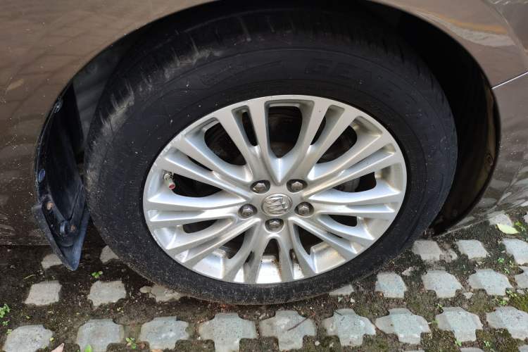 Used Buick GT 2015 15N Automatic Deluxe Edition Right Front Wheel Hub