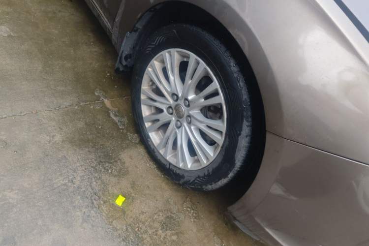 Used Buick GT 2015 15N Automatic Deluxe Edition Right Front Wheel Hub