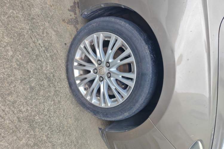 Used Buick GT 2015 15N Automatic Elite Version Right Front Wheel Hub