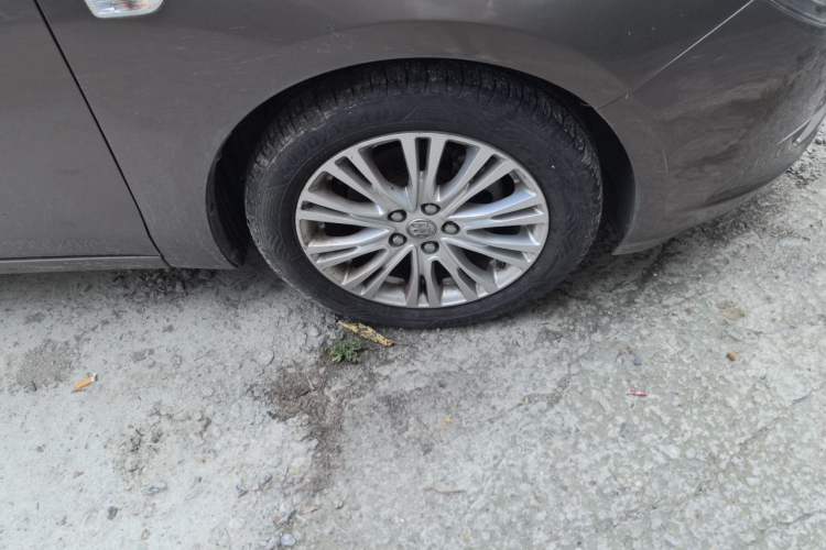 Used Buick GT 2015 15N Manual Elite Edition Right Front Wheel Hub