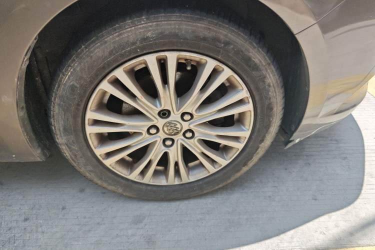 Used Buick GT 2015 15N Automatic Deluxe Edition Right Front Wheel Hub