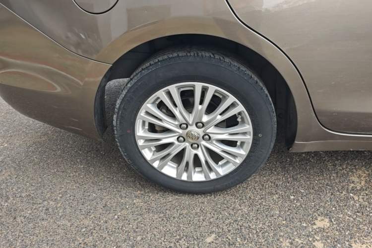 Used Buick GT 2015 15N Automatic Deluxe Edition Right Rear Wheel Hub
