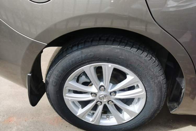 Used Buick GT 2015 15N Manual Entry-Level Trim Right Rear Wheel Hub