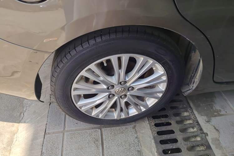 Used Buick GT 2015 15N Automatic Deluxe Edition Right Rear Wheel Hub
