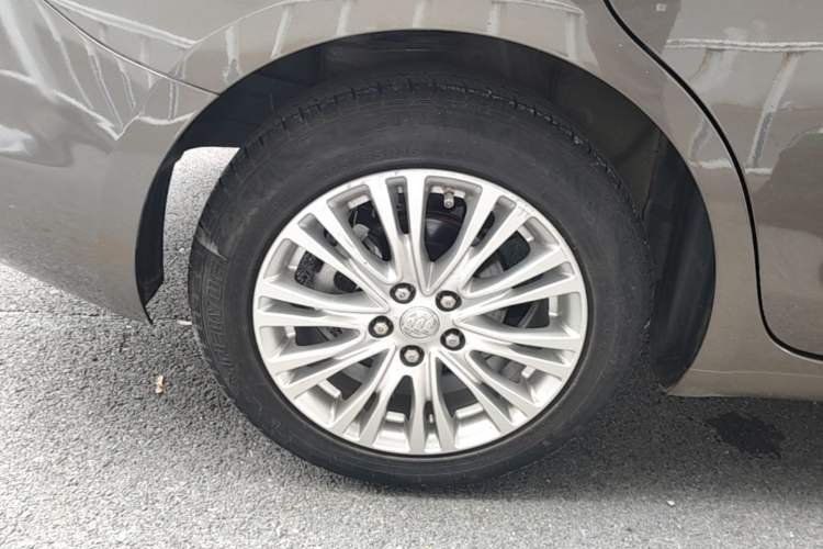 Used Buick GT 2015 15N Manual Elite Edition Right Rear Wheel Hub
