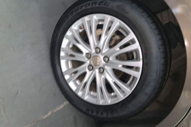 Used Buick GT 2015 15N Automatic Elite Version Right Rear Wheel Hub