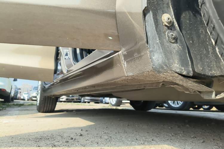 Used Buick GT 2015 18T Dual-Clutch Luxury Model Right Side Sill