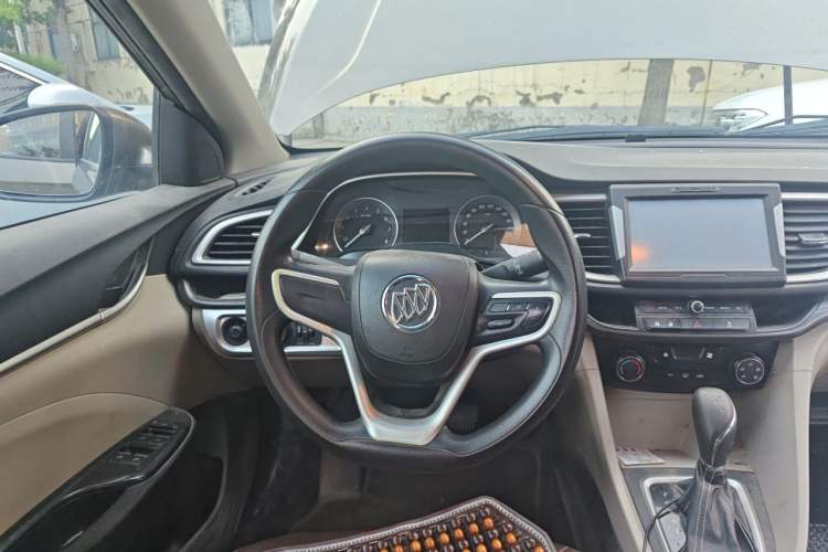 Used Buick GT 2015 15N Automatic Elite Version Steering Wheel