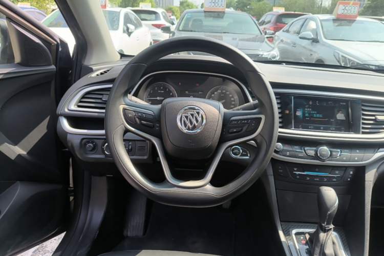 Used Buick GT 2015 18T Dual-Clutch Luxury Model Steering Wheel