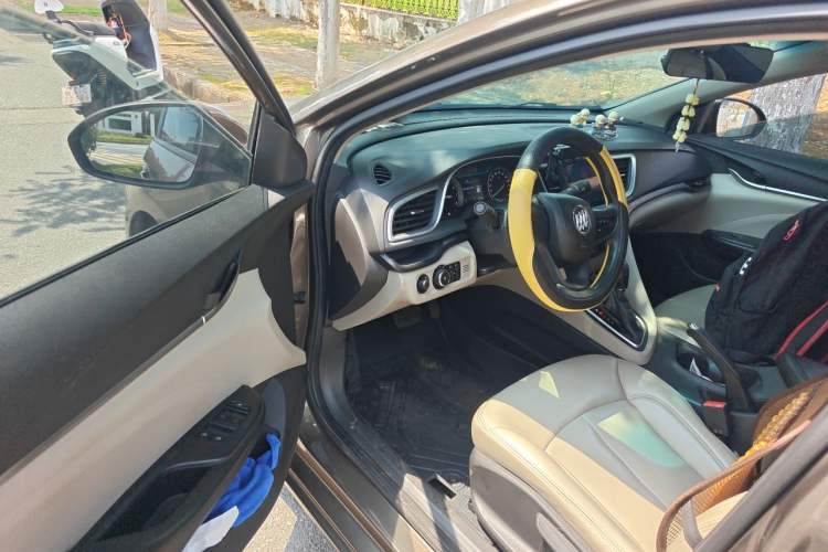 Used Buick GT 2015 15N Automatic Elite Version Driver Seat