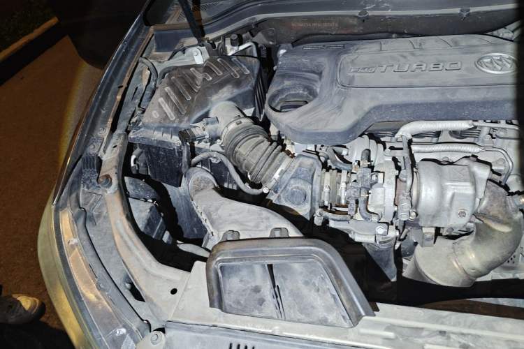 Used Buick GT 2015 18T Dual-Clutch Luxury Model Engine Bay Right