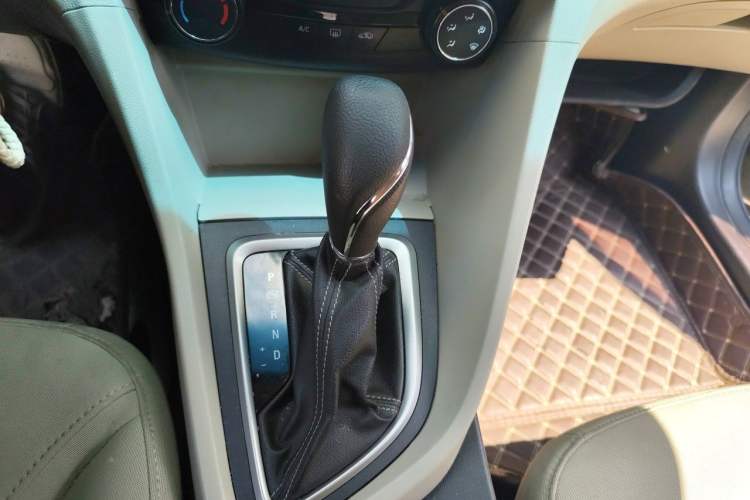 Used Buick GT 2015 15N Automatic Elite Version Gear Lever