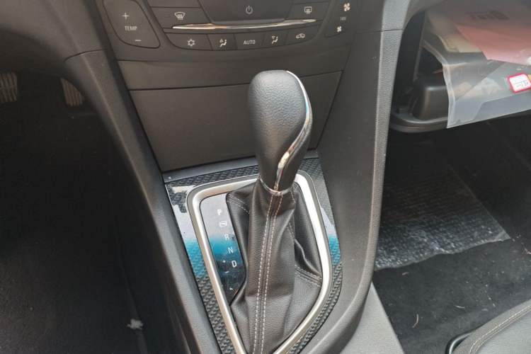 Used Buick GT 2015 15N Automatic Deluxe Edition Gear Lever