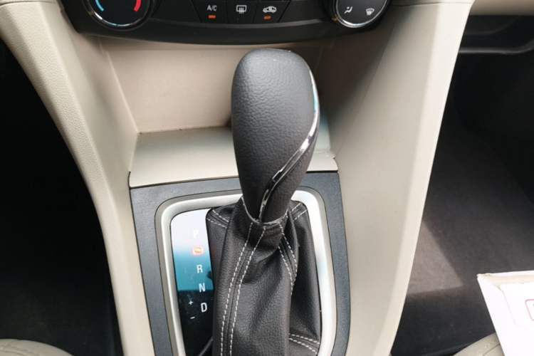 Used Buick GT 2015 15N Automatic Elite Version Gear Lever