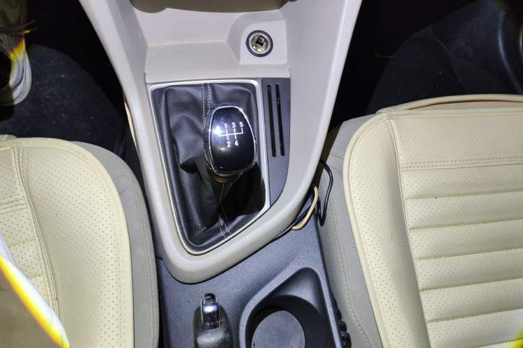 Used Buick GT 2015 15N Manual Entry-Level Trim Gear Lever