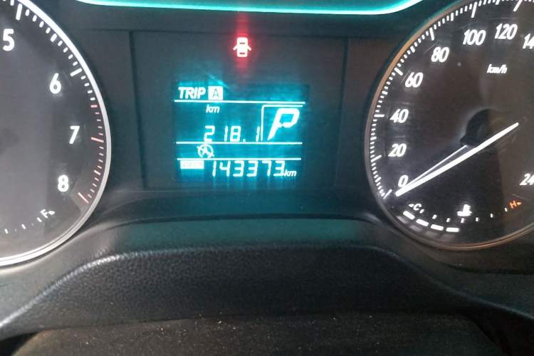 Used Buick GT 2015 15N Automatic Entry-Level Trim Odometer Close Up