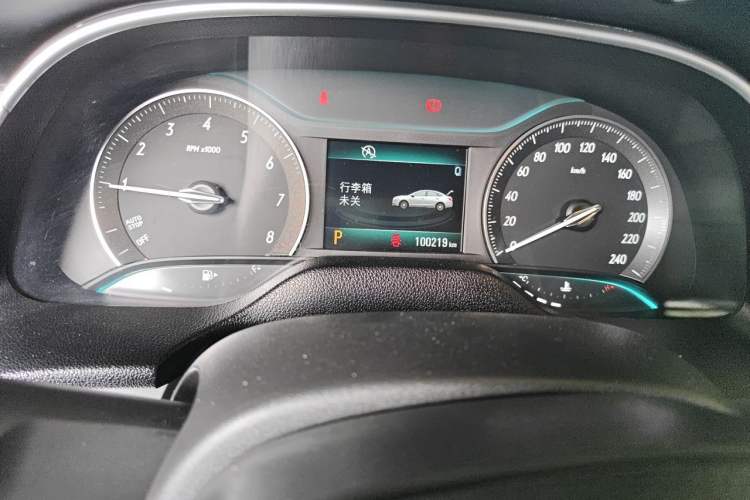 Used Buick GT 2015 18T Dual-Clutch Elite Model Odometer Close Up