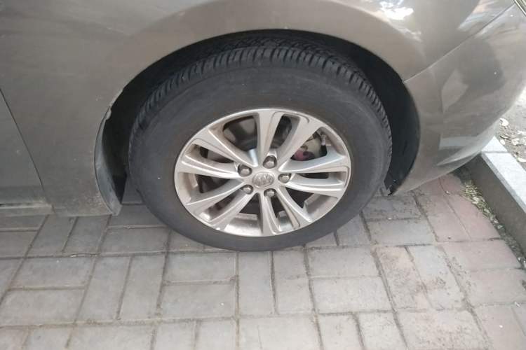Used Buick GT 2015 15N Automatic Entry-Level Trim Right Front Wheel Hub