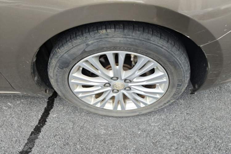 Used Buick GT 2015 15N Automatic Elite Version Right Front Wheel Hub