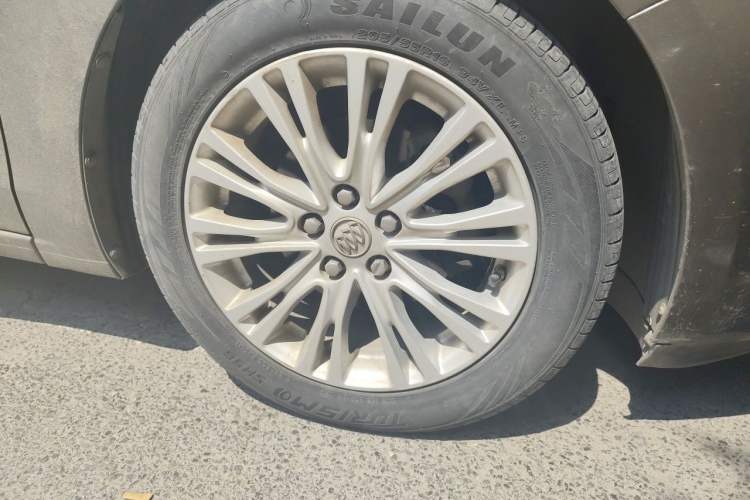 Used Buick GT 2015 15N Automatic Elite Version Right Front Wheel Hub