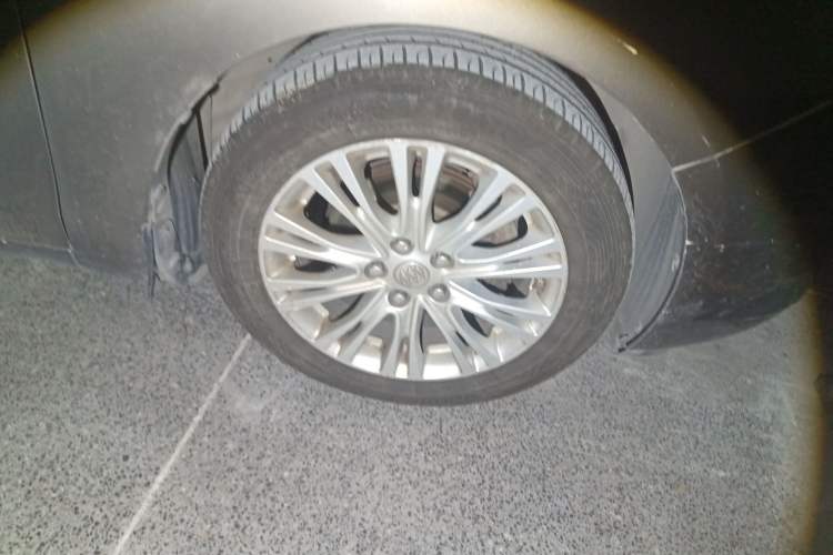 Used Buick GT 2015 15N Automatic Elite Version Right Front Wheel Hub