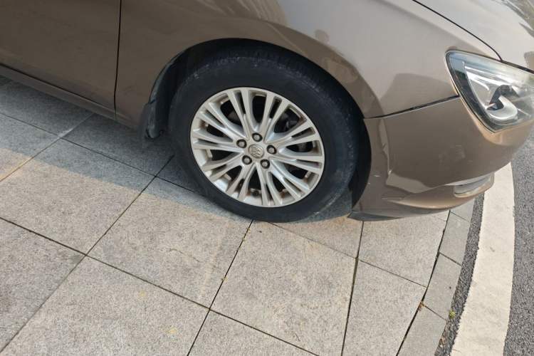 Used Buick GT 2015 15N Automatic Deluxe Edition Right Front Wheel Hub