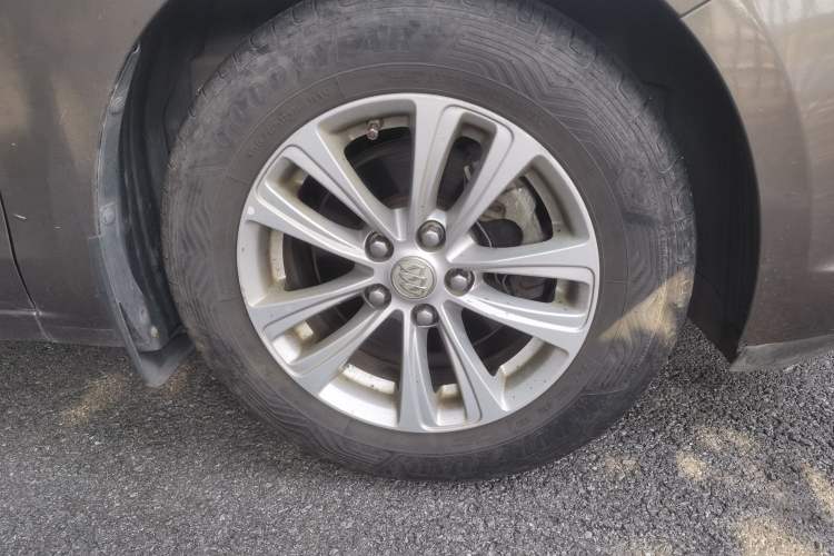 Used Buick GT 2015 15N Manual Entry-Level Trim Right Front Wheel Hub