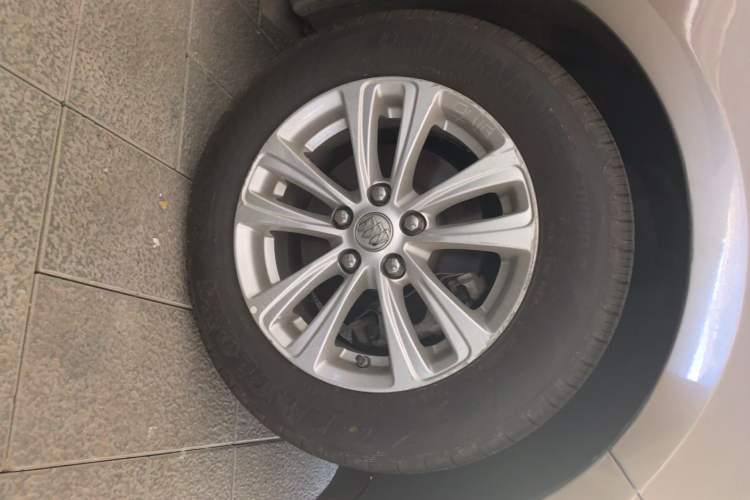 Used Buick GT 2015 15N Automatic Entry-Level Trim Right Front Wheel Hub