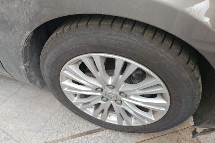 Used Buick GT 2015 15N Automatic Deluxe Edition Right Front Wheel Hub