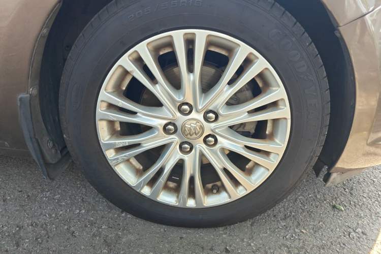 Used Buick GT 2015 15N Automatic Elite Version Right Front Wheel Hub