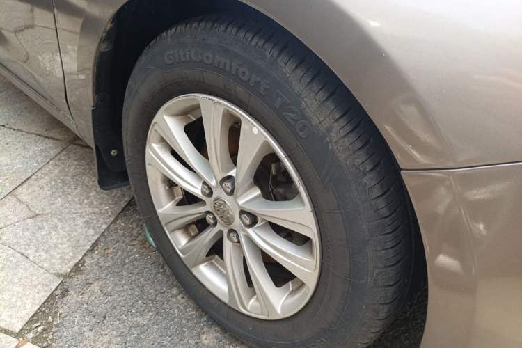 Used Buick GT 2015 15N Automatic Entry-Level Trim Right Front Wheel Hub