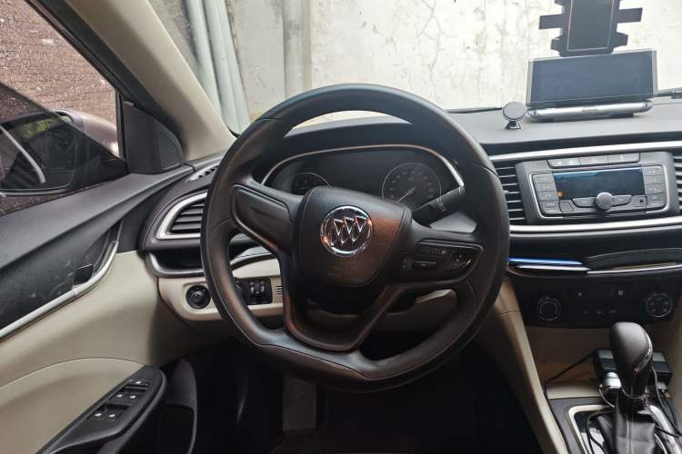 Used Buick GT 2015 15N Automatic Elite Version Steering Wheel