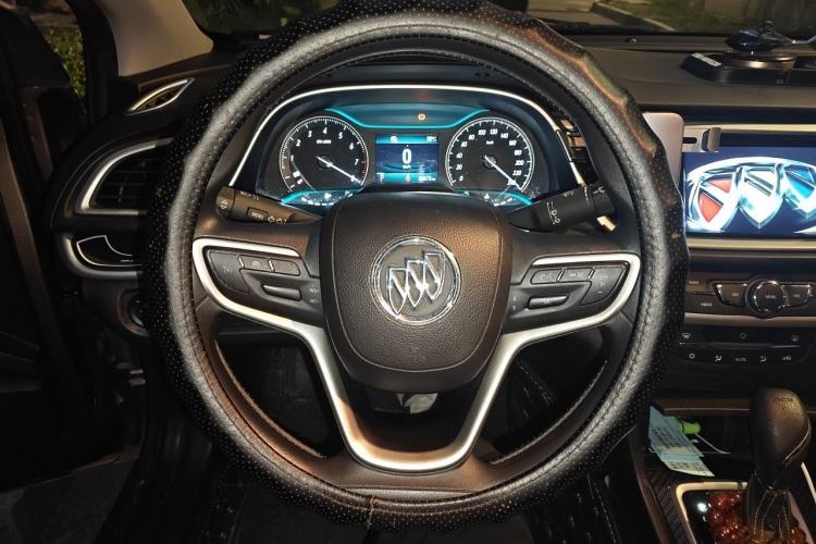 Used Buick GT 2015 18T Dual-Clutch Luxury Model Steering Wheel