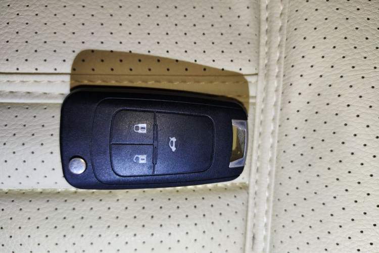 Used Buick GT 2015 15N Manual Entry-Level Trim Vehicle Key