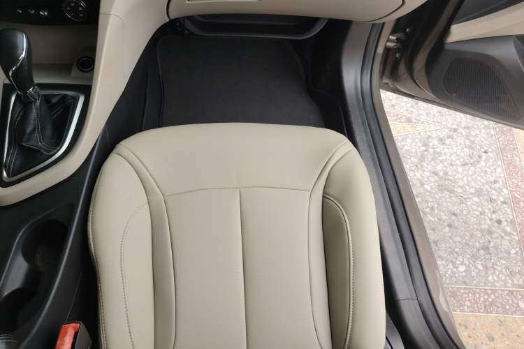 Used Buick GT 2015 15N Automatic Elite Version Interior 2