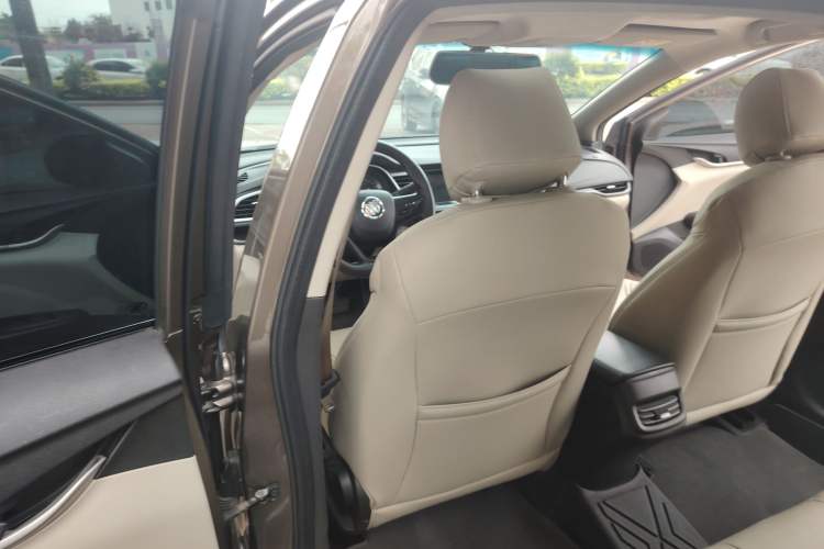 Used Buick GT 2015 15N Automatic Elite Version Interior 5