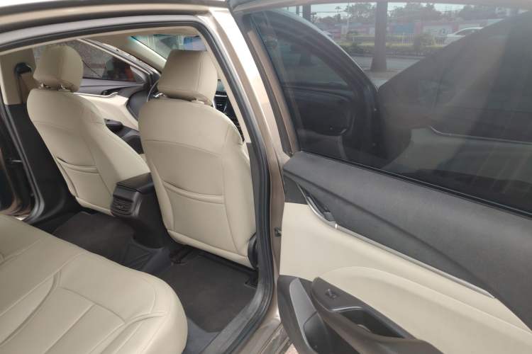 Used Buick GT 2015 15N Automatic Elite Version Interior 6