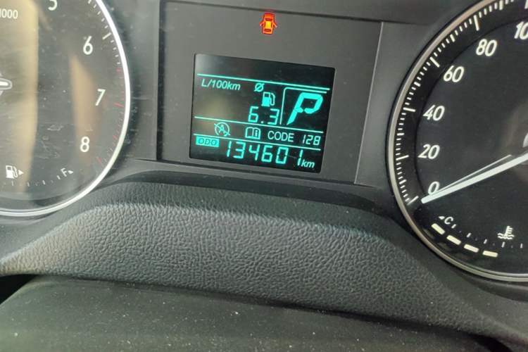 Used Buick GT 2015 15N Automatic Entry-Level Trim Odometer Close Up