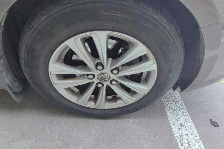 Used Buick GT 2015 15N Automatic Entry-Level Trim Right Front Wheel Hub