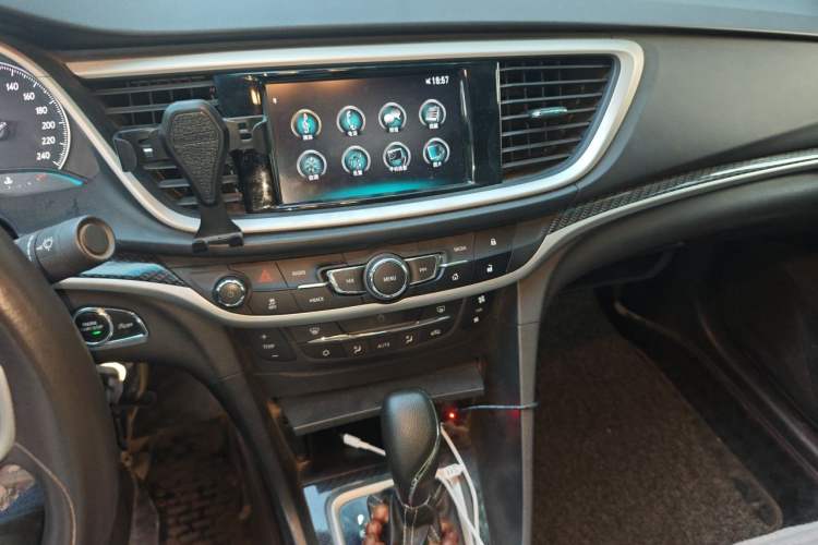 Used Buick GT 2015 15N Automatic Deluxe Edition Audio And AC Panel