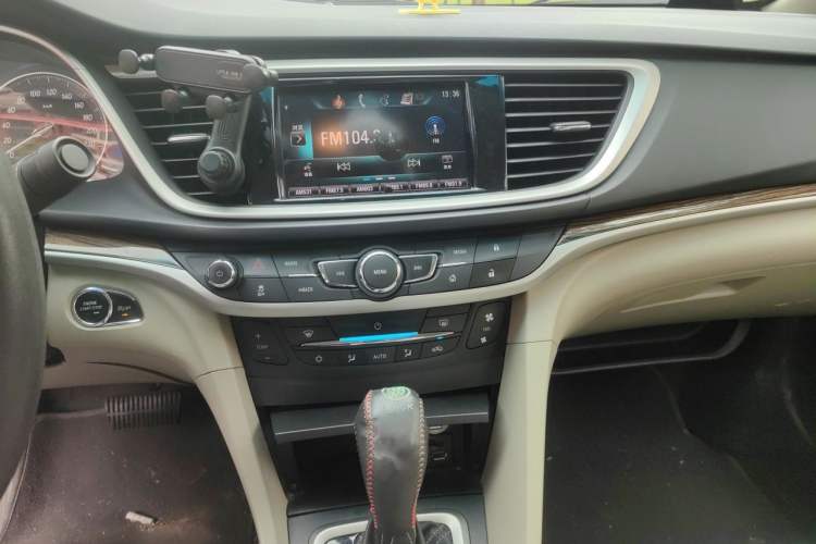 Used Buick GT 2015 15N Automatic Deluxe Edition Audio And AC Panel