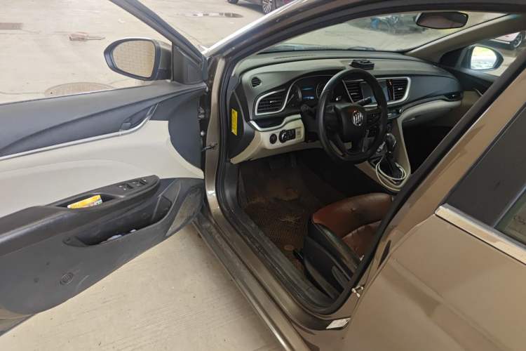 Used Buick GT 2015 15N Automatic Elite Version Driver Seat
