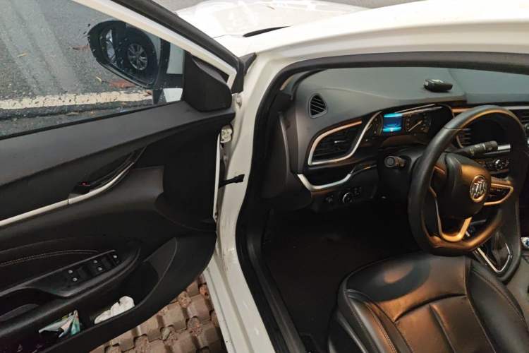 Used Buick GT 2015 15N Automatic Deluxe Edition Driver Seat